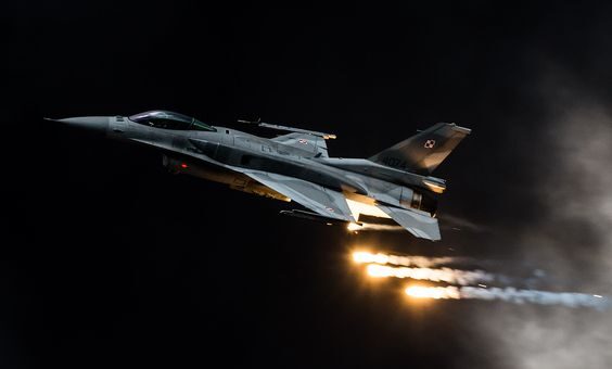 4 factors that made the F-16 generations ahead of their time