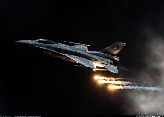 4 factors that made the F-16 generations ahead of their time